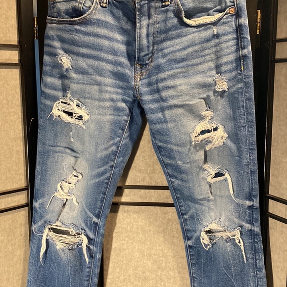 American Eagle distressed skinny Jean- 28x30 - Picture 2 of 8